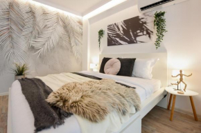 POWDER - City Center Studio with Balcony